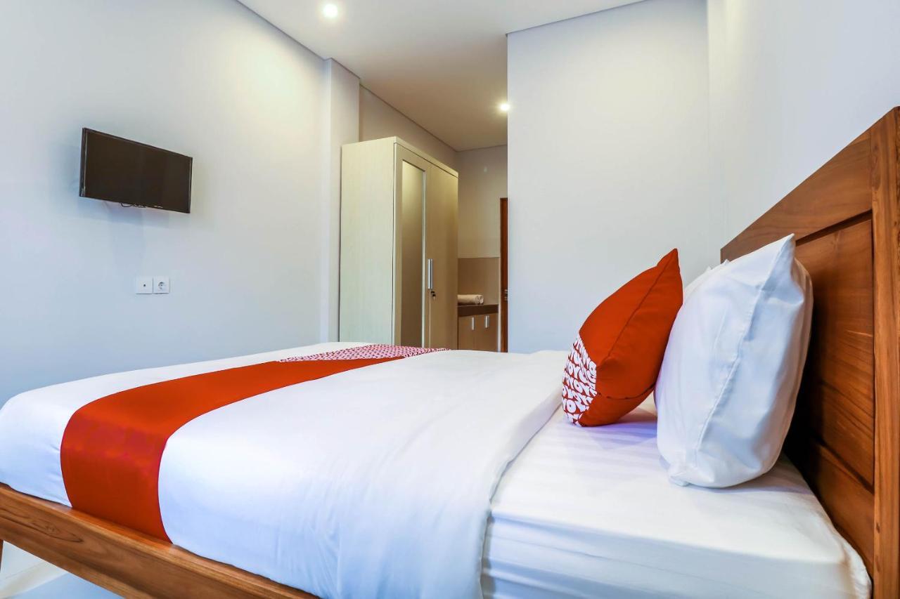 Oyo 1200 Kencana Residence Jimbaran Esterno foto