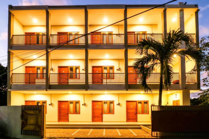 Oyo 1200 Kencana Residence Jimbaran Esterno foto